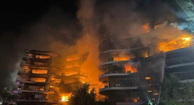 İzmir'de lüks sitede yangın