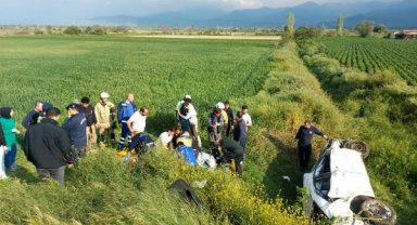 İzmir'de takla atan otomobildeki öğretmen hayatını kaybetti