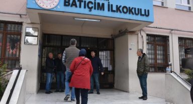 İzmir'deki çifte vatandaşlar Bulgaristan seçimleri için sandık başına gitti