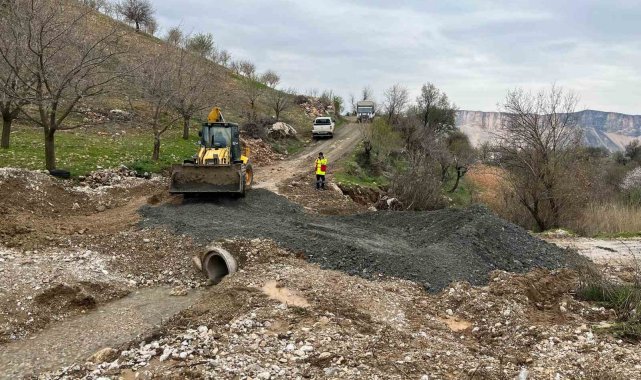 İzmit Belediyesi Adıyaman'da selden kapanan yolları açtı