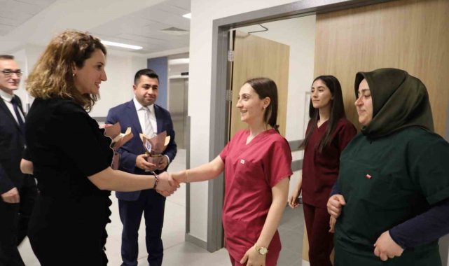 İzmit Belediyesi Ebeler Haftasını kutladı