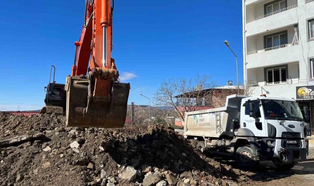 İzmit Belediyesi ekipleri Adıyaman'da