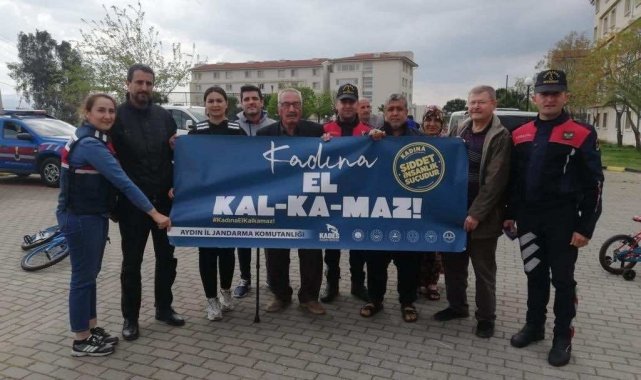 Jandarma ekipleri depremzede vatandaşları bilgilendirdi