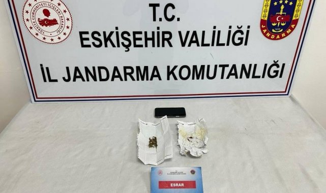 Jandarma ekipleri şüpheli araçta uyuşturucu ele geçirdi