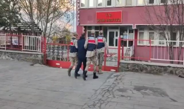 Jandarma firari şahsı kıskıvrak yakaladı