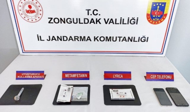 Jandarmanın durdurduğu şüphelilerin üzerinden uyuşturucu çıktı