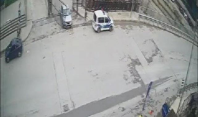 Kadıköy'de ucuz atlatılan kaza kamera
