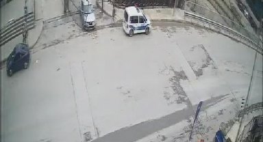 Kadıköy'de ucuz atlatılan kaza kamera