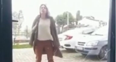 Kadıköy'de dernek binasının camlarını kıran kadın gözaltına alındı