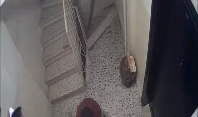 Kadıköy'de ev sahibinin kardeşinden kiracıya 'evden çık' dayağı; o anlar kamerada