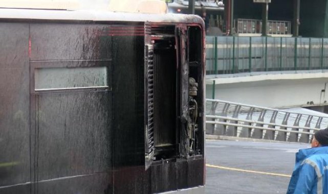 Kadıköy'de metrobüs yangını