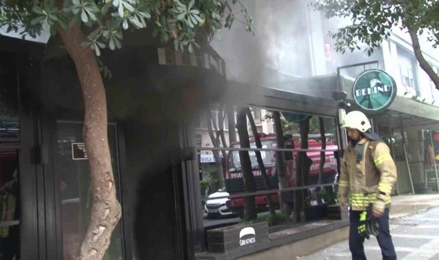 Kadıköy'de sabah saatlerinde çıkan yangın korkuttu
