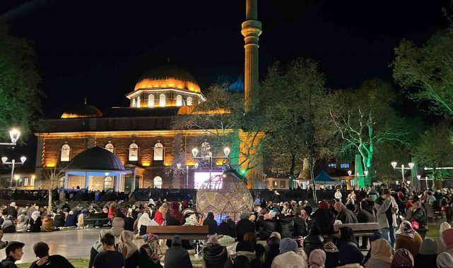 Kadir Gecesi'nde Balıkesir'de camiler doldu taştı