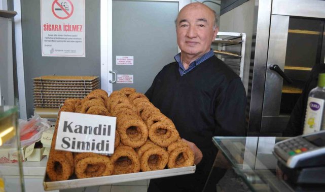 Kadir gecesine özel kandil simitleri tezgâhlarda