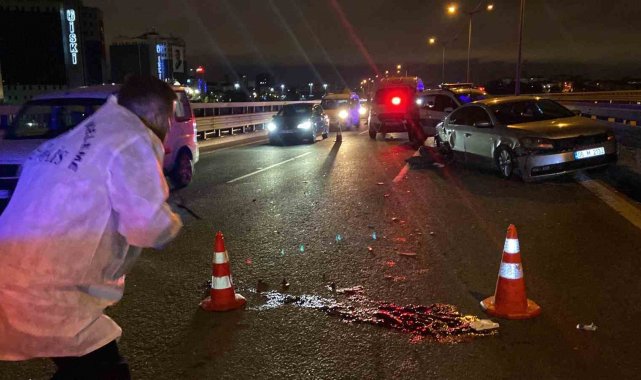 Kağıthane'de otoyolda duran otomobile çarpıp kaçtı: 1 ölü