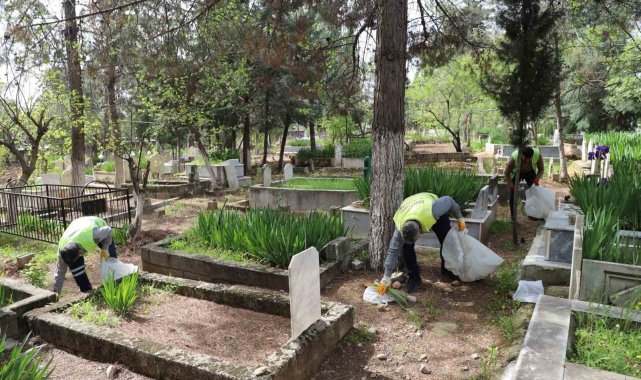 Kahta'da bayram öncesinde mezarlar temizlendi
