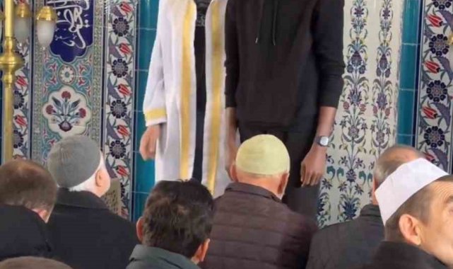 Kamerun'dan gelen Hristiyan genç Gümüşhane'de müslüman oldu