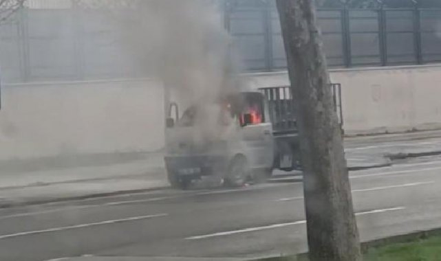 Kamyonet yangını kamerada