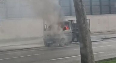 Kamyonet yangını kamerada