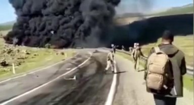 Kamyonetle çarpışan petrol tankeri alev topuna döndü: 1 ölü, 5 yaralı
