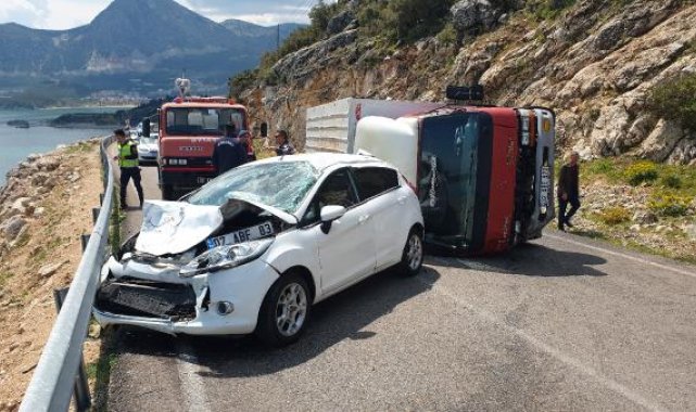 Kamyonetle otomobil çarpıştı: 6 yaralı