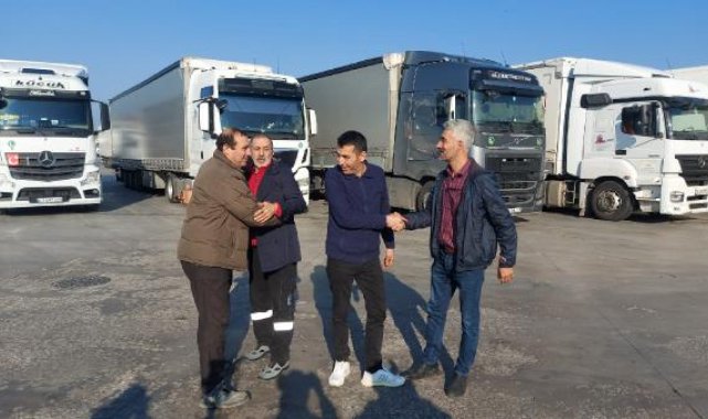 Kapıkule'de çıkış için bekleyen sürücüler, aileleriyle telefonda bayramlaştı