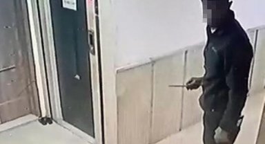 Kapıları tornavidayla açmaya çalışırken kameraya yakalandı
