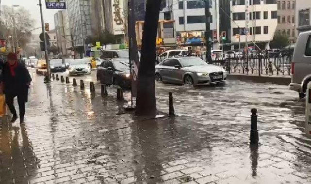 Karaköy'de cadde göle döndü