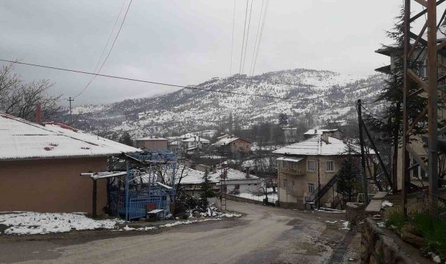 Karaman'ın yüksek kesimleri yağan karla beyaza bürüdü