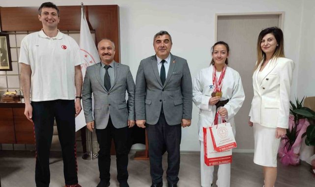 Karate bölge üçüncüsünden Müdür Sünnetci'ye ziyaret