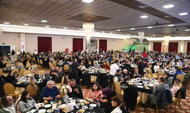Karesi ailesi iftarda buluştu