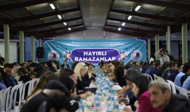 Kartal Belediye Başkanı Gökhan Yüksel, personelle iftar yaptı