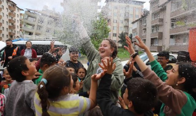 Kartal Belediyesi, Hatay'da çocuk şenlikleri düzenliyor