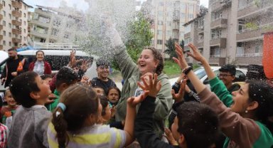Kartal Belediyesi, Hatay'da çocuk şenlikleri düzenliyor