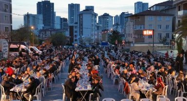 Kartal'da sokak iftarı düzenlendi