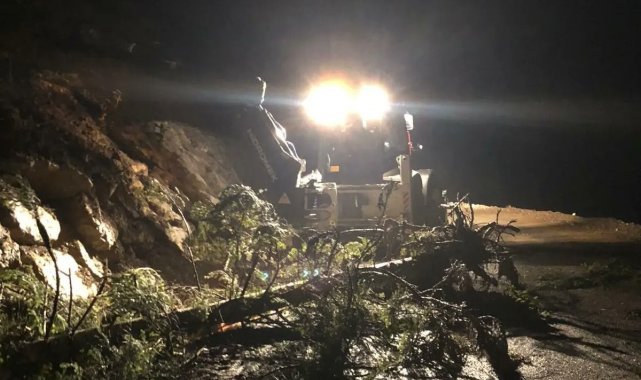 Kastamonu'da heyelan sebebiyle kapanan köy yolu ulaşıma açıldı