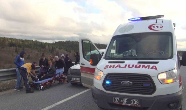 Kastamonu'da minibüs ile hafif ticari araç çarpıştı: 1 yaralı