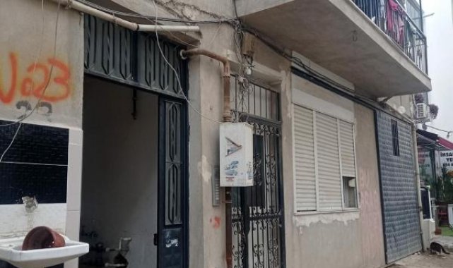 Kavgada tabancayla ateş edip, kapının arkasındaki komşusunu öldürdü