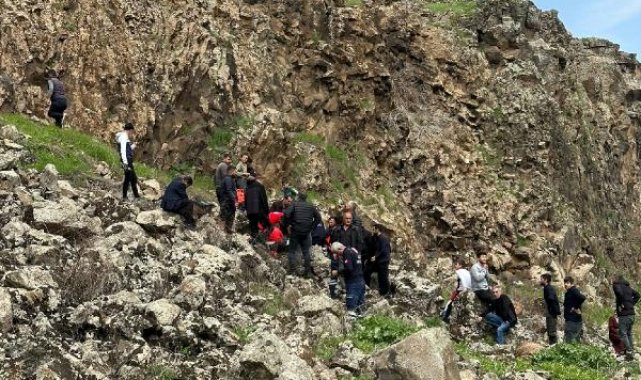 Kayalıklardan düştü, ambulans helikopterle hastaneye götürüldü