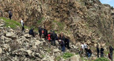Kayalıklardan düştü, ambulans helikopterle hastaneye götürüldü