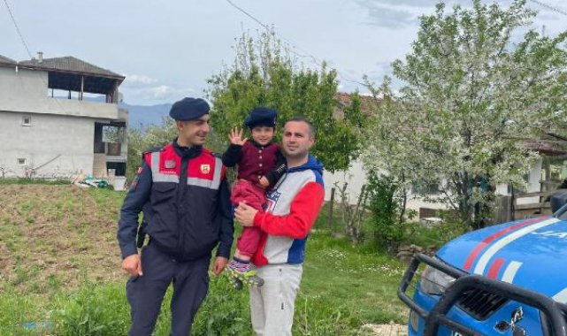 Kaybolan 3 yaşındaki Kağan'ı jandarma buldu