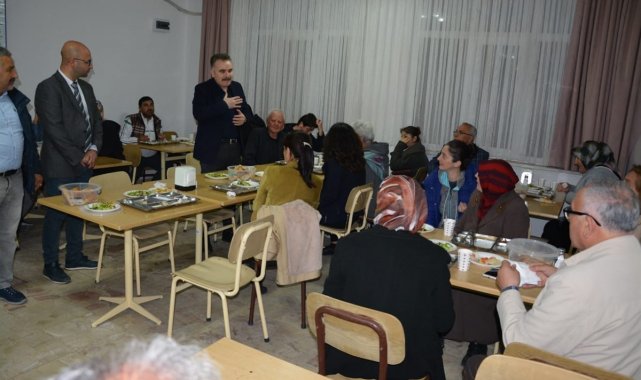 Kaymakam Odabaş, depremzede vatandaşların iftar sofrasına misafir oldu