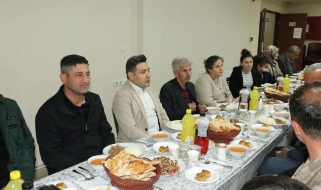 Kaymakam Özçelik depremzede vatandaşlarla iftar yaptı