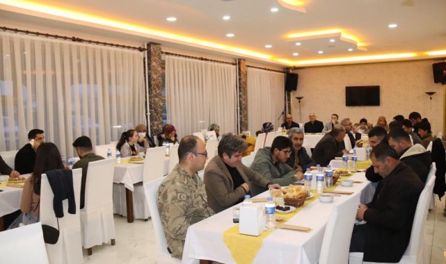 Kaymakam Zeyrek'den depremzede vatandaşlara iftar yemeği