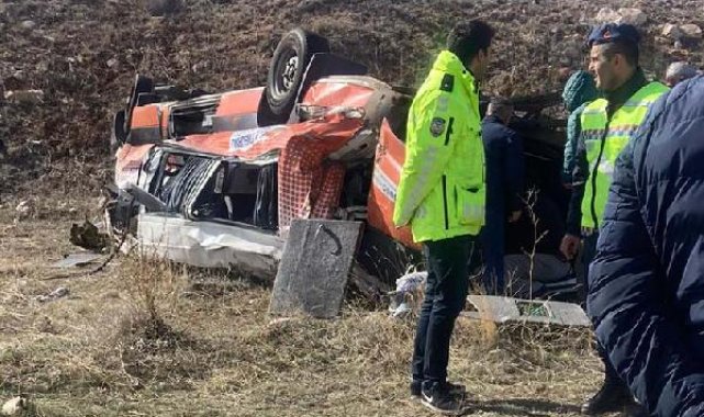 Kayseri'de cenaze aracı şarampole devrildi: 2 ölü, 3 yaralı