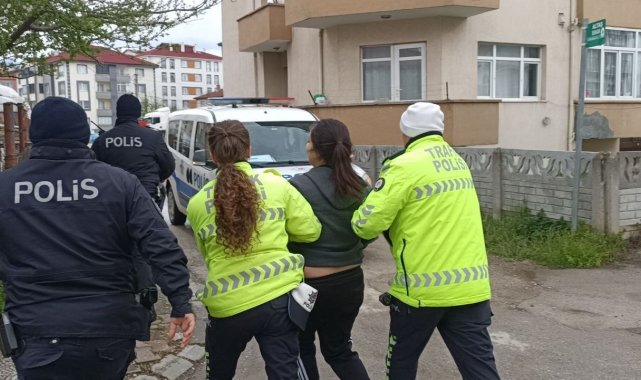 Kaza yapan sürücü kendini araca kilitledi, ekipler uzun süre uğraştı