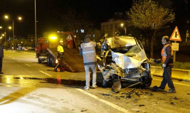 Kilis'te hafif ticari araçla tır çarpıştı: 1 yaralı