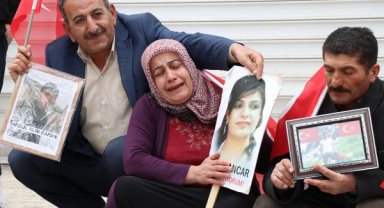 Kızı için evlat nöbetine katılan anne: Biz, hakkımız olan evlatlarımızı istiyoruz