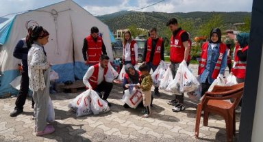 Kızılay bayramda deprem bölgesinde çocuk festivalleri düzenliyor