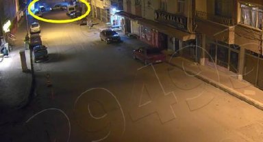 Kontrolünü yitirdiği kamyonetiyle park halindeki 6 araca çarpıp, kaçtı